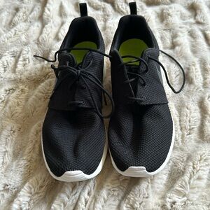 Men’s Nike roshe sneakers